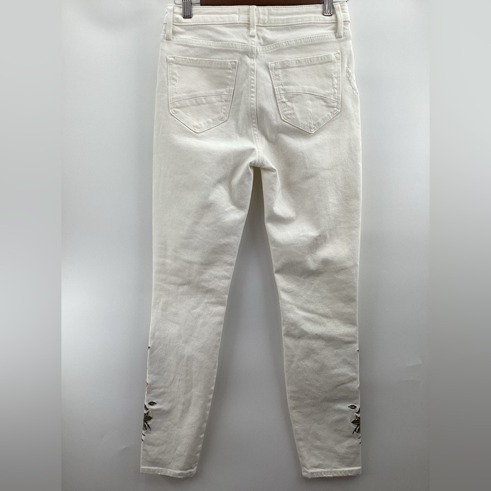 DRIFTWOOD Gizelle White Distressed Jeans with Floral Embroidery - Picture 2 of 15